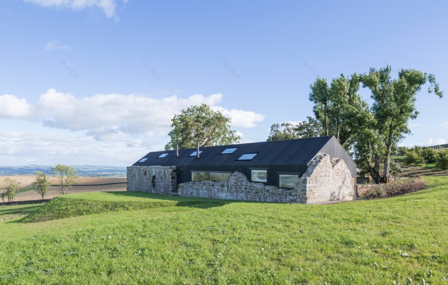 苏格兰废墟中的现代私人住宅-59