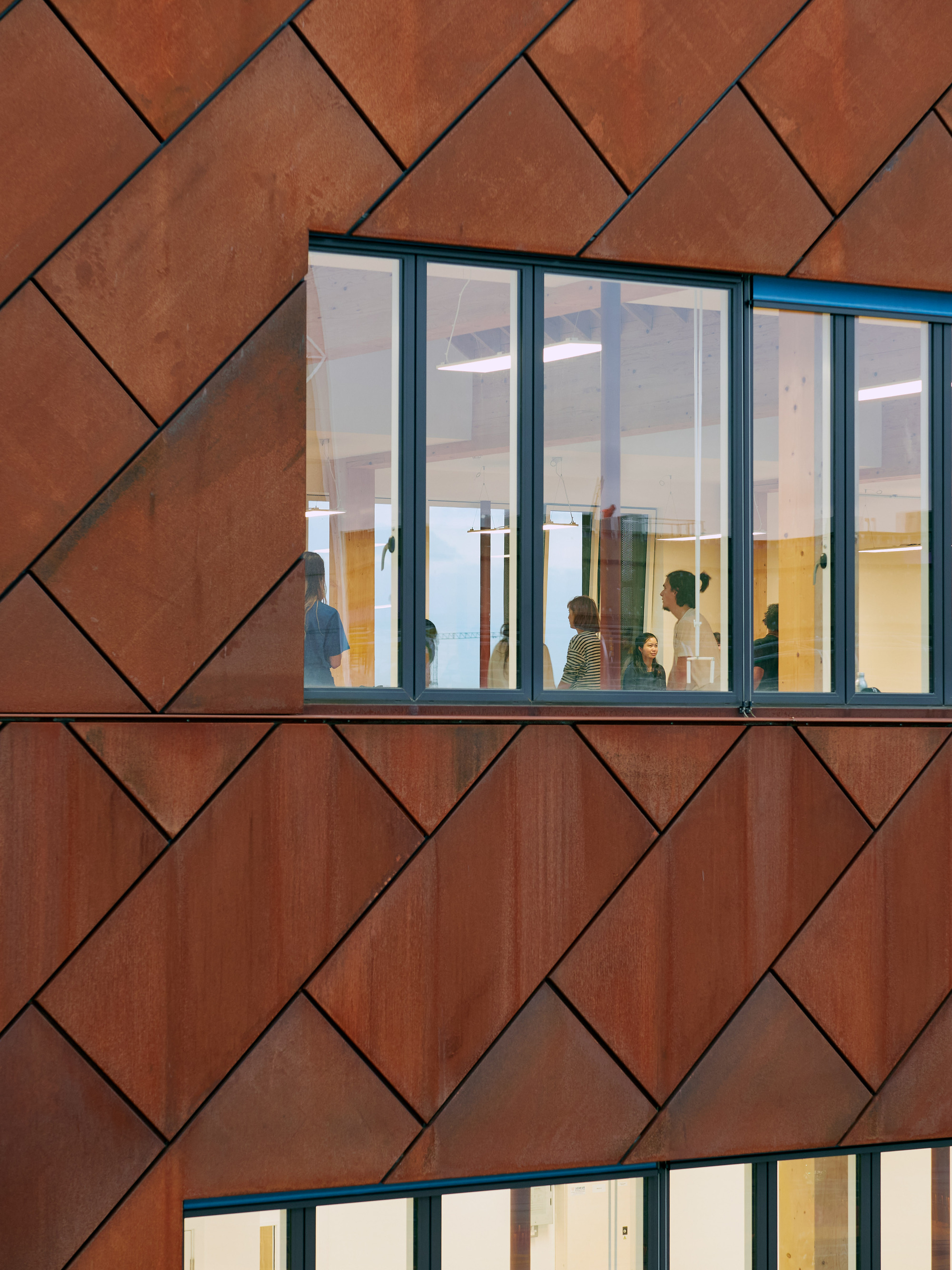 金字形神塔和菱形建筑丨英国伦敦丨Mole Architects-48