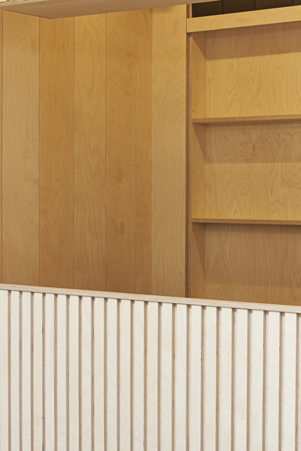 十平米清爽双层咖啡馆，展现简约设计魅力-18