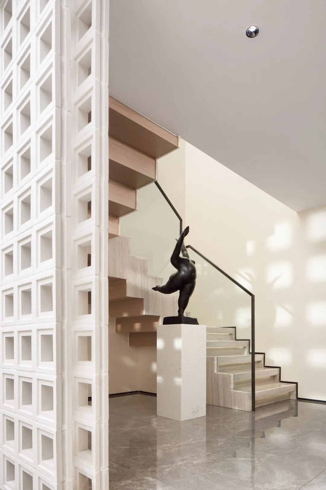 昆明中海雲麓九裡下疊住宅樣板間 | 自然與現代的詩意交織-34