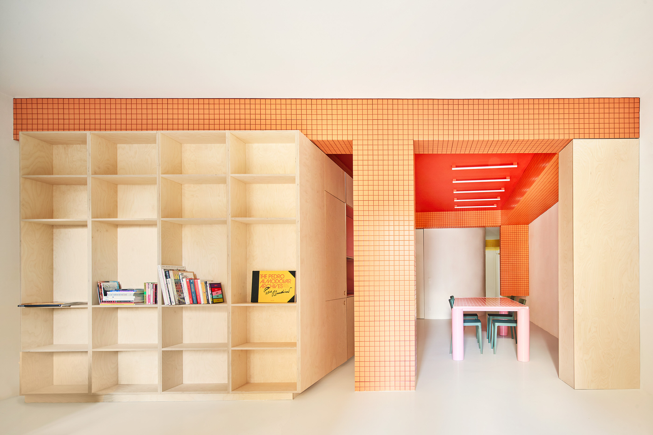 马德里紧凑型公寓丨西班牙马德里丨Gonzalo del Val + Toni Gelabert-28