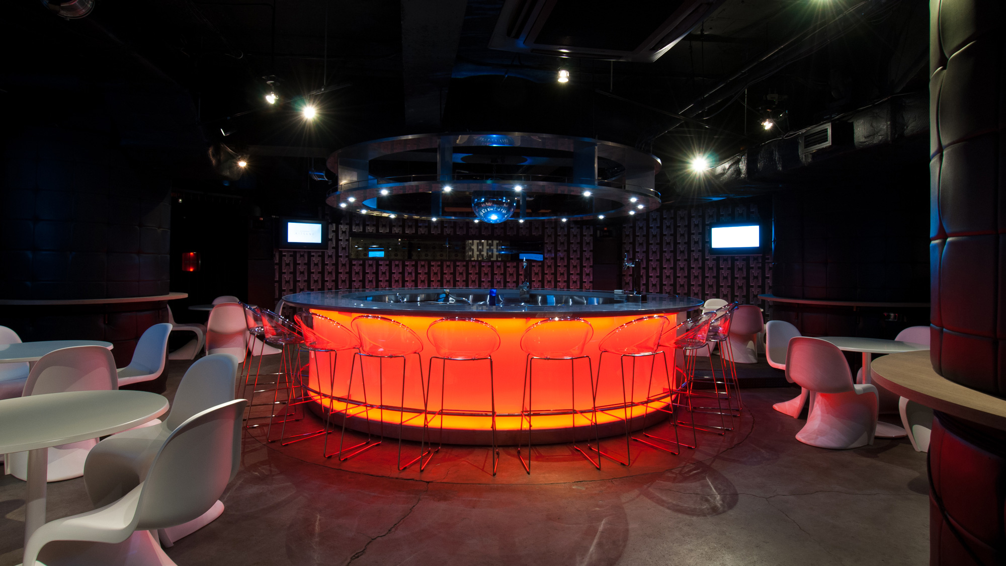 狐餐厅与酒吧·消毒湿巾 UDC （注：这里UDC若为特定名称或有特殊含义，因信息不足难以更精准，WIPE推测为消毒湿巾之类物品，但可能需根据具体情况判断 ） 丨日本东京丨洼田建筑都市研究所-3