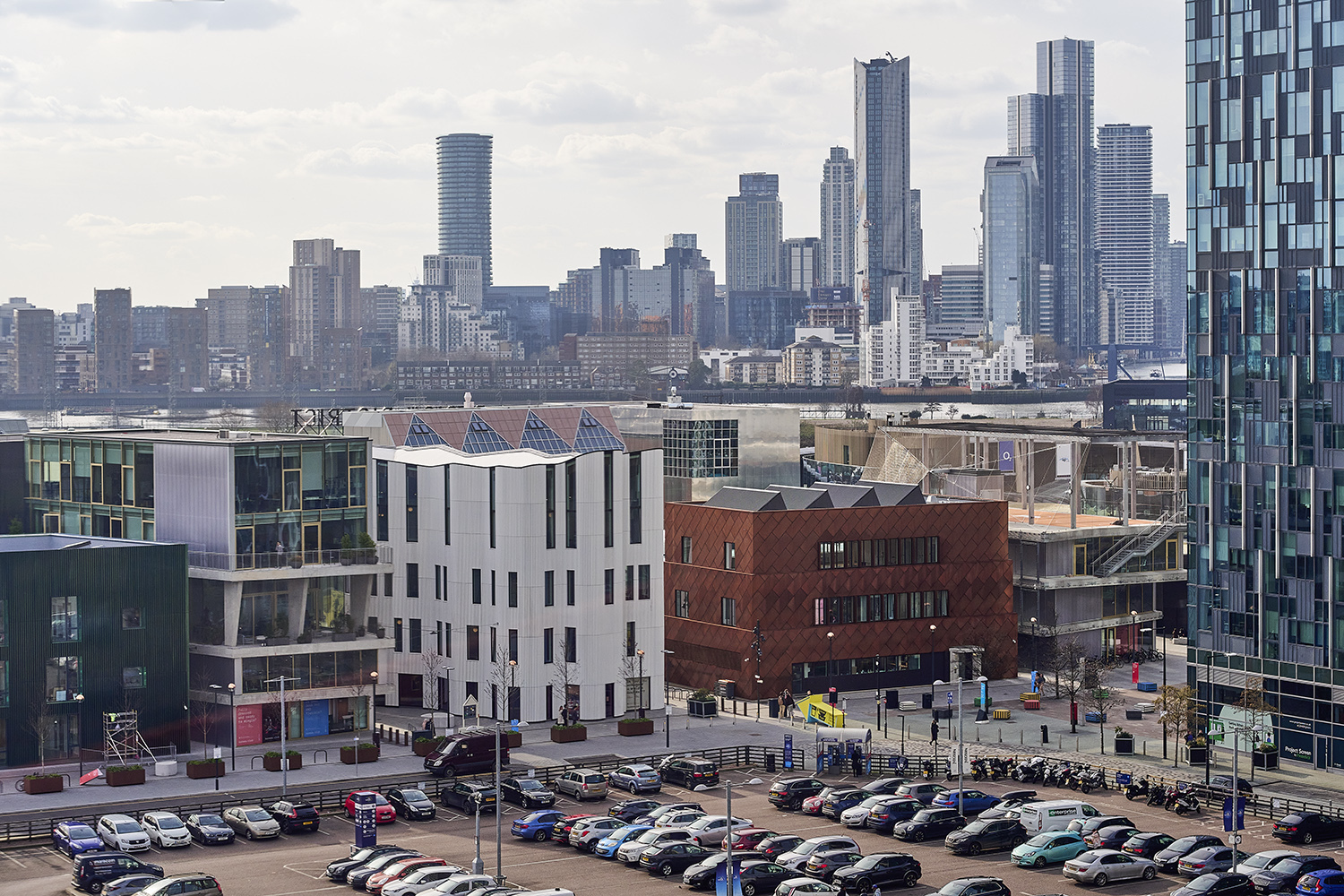 金字形神塔和菱形建筑丨英国伦敦丨Mole Architects-43