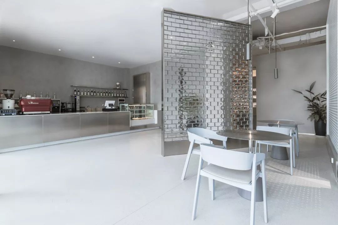 260㎡水泥灰＋玻璃砖打造的买手店 末染装饰设计-4