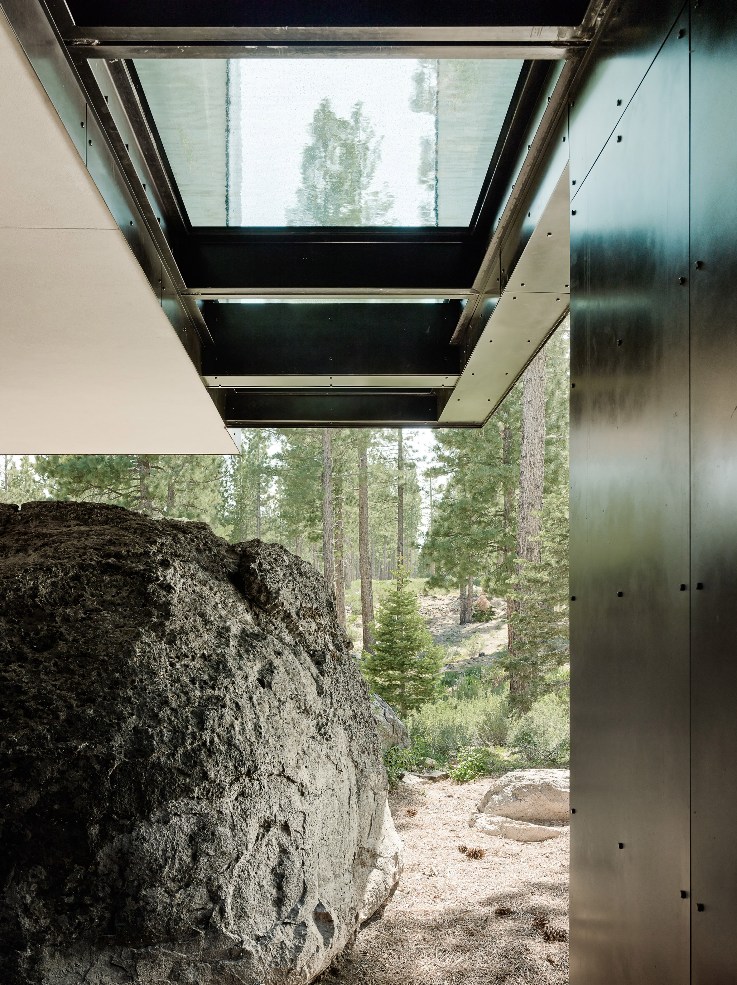 Creek House by Faulkner Architects preserves boulders on steep site-22
