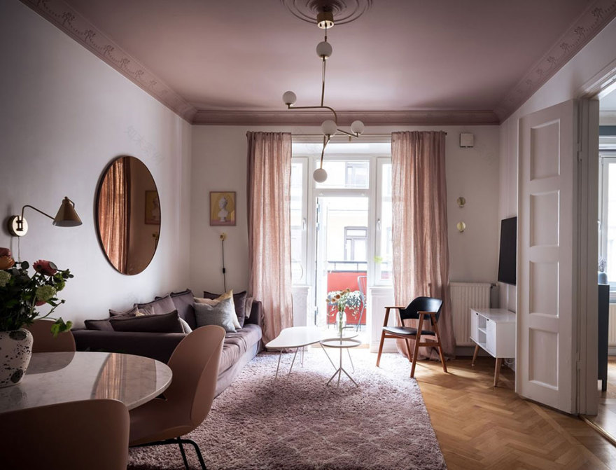 北欧风格粉色天花板公寓设计-1