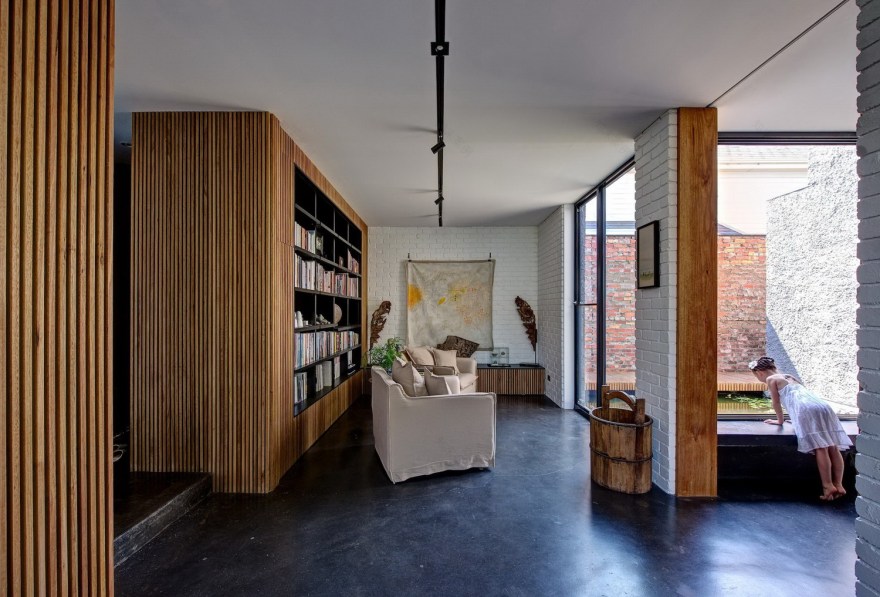 墨尔本市中心黑白相间住宅 | 天然材料与街头艺术完美融合-10