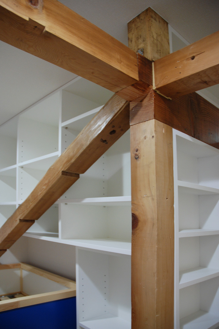 木构书架打造儿童阅读空间-13