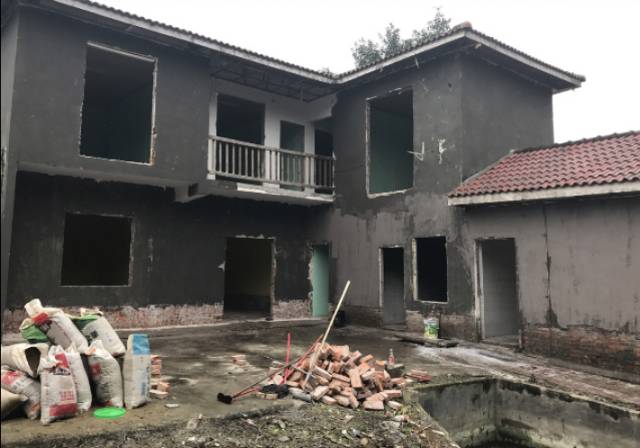 把一个破烂小院，爆改成中国风的入云屋，凉亭、枫树、竹篱笆......-65