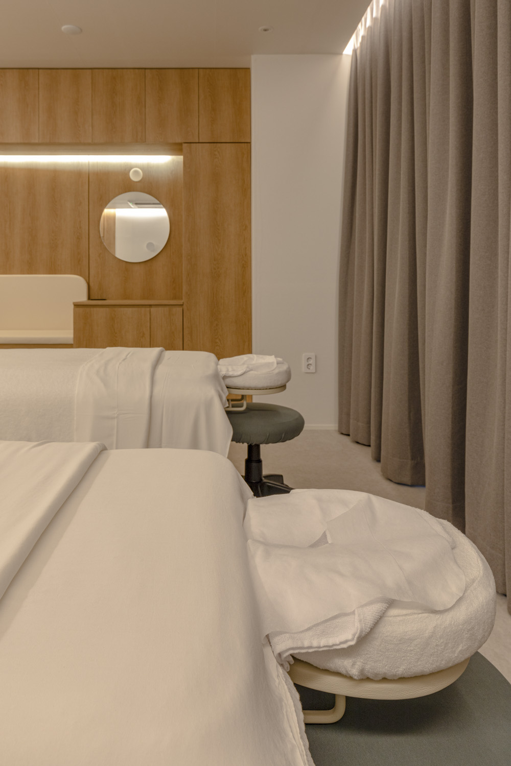 19 平米的白色与原木高级 SPA 空间设计-9