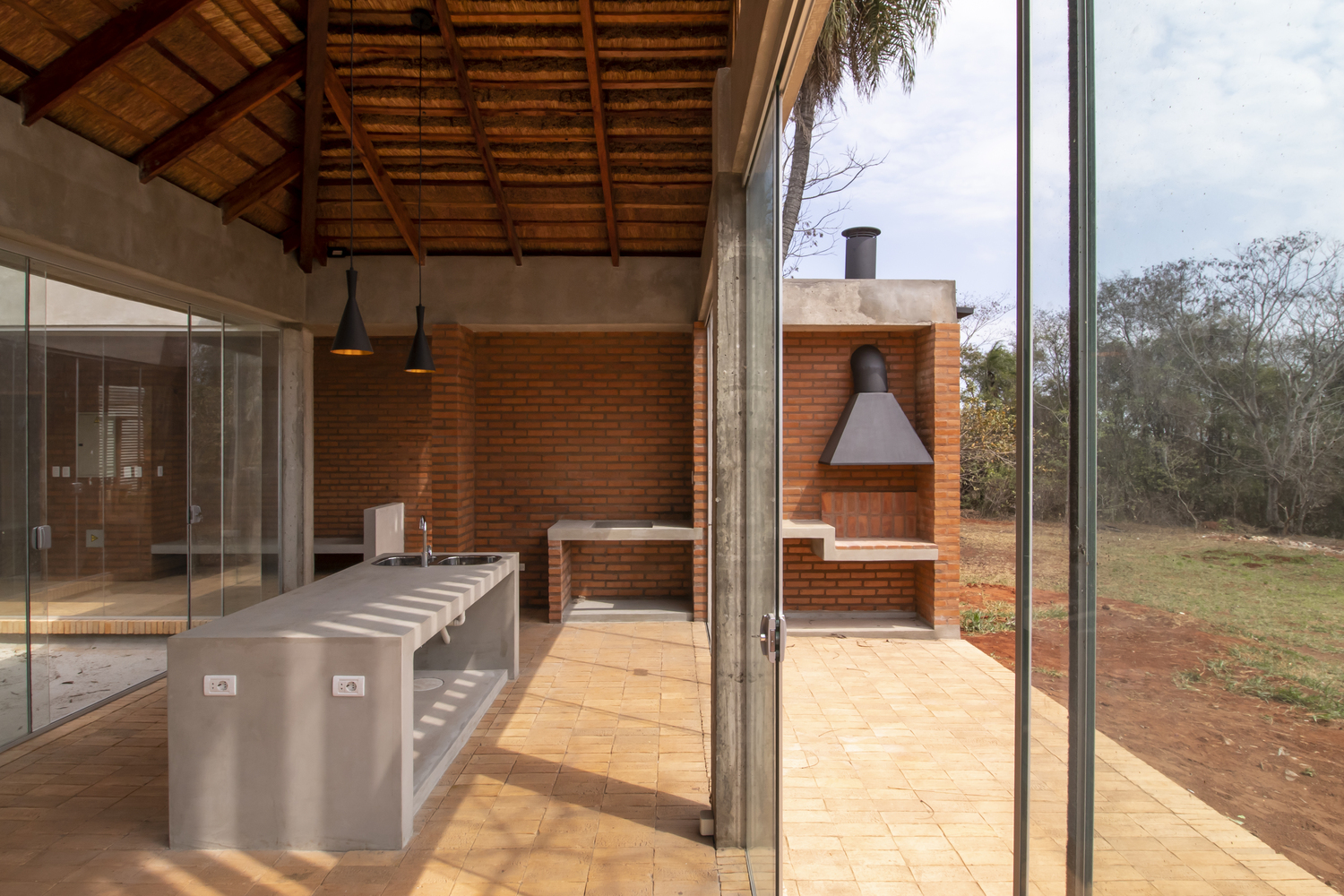 树荫下的低成本环保住宅-19