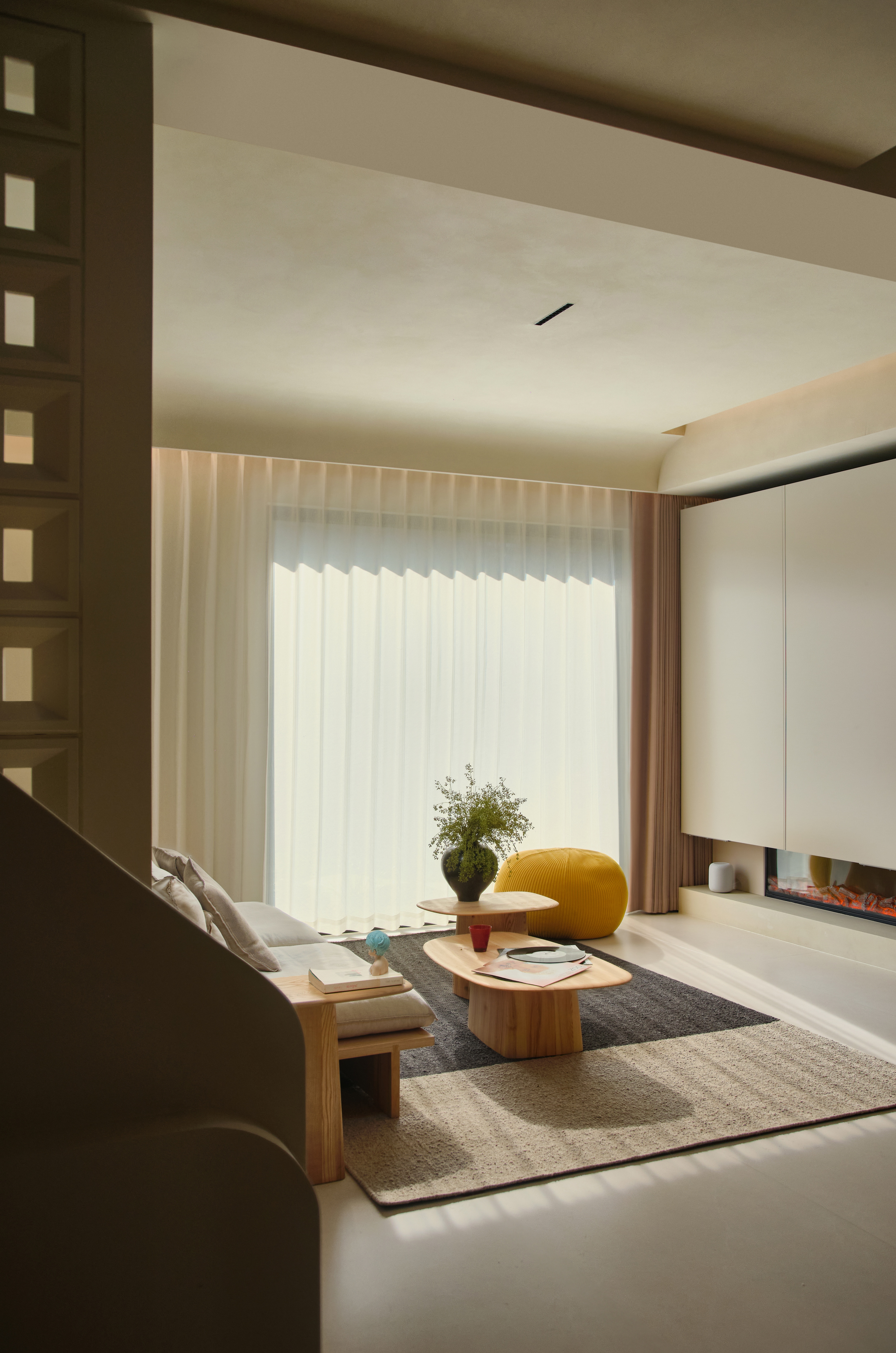 300㎡解构主义空间，建筑系海归独居男的精神自留地-9