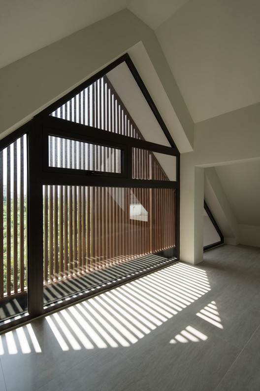 越南城市角落别墅 | 现代风格与自然景观的完美融合-18