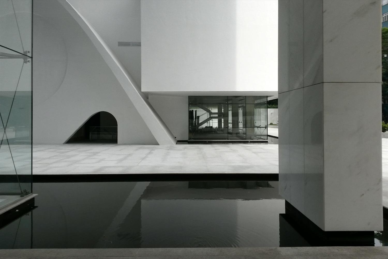 奥斯卡·尼迈耶与文化中心 · FGV-4