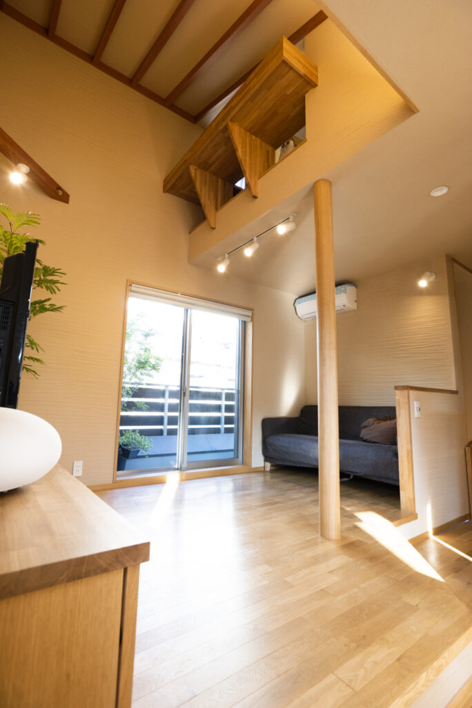 自然素材にこだわる　光と陰が織りなす変化を楽しむ左官の技が光る家 | Architecture | 100%LiFE-13