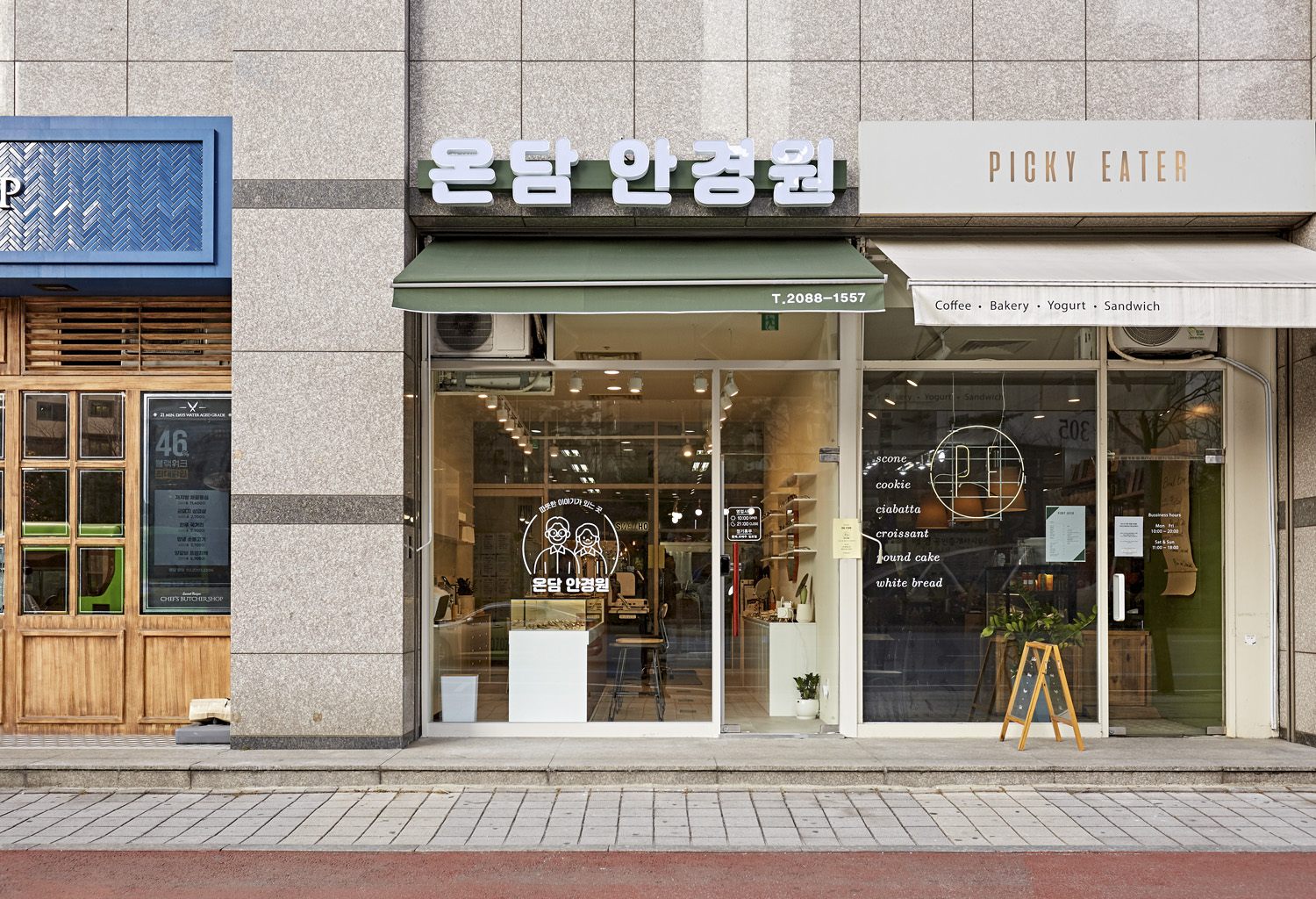 首尔 7 坪咖啡馆式眼镜店，白色&木质设计诠释温馨空间-2