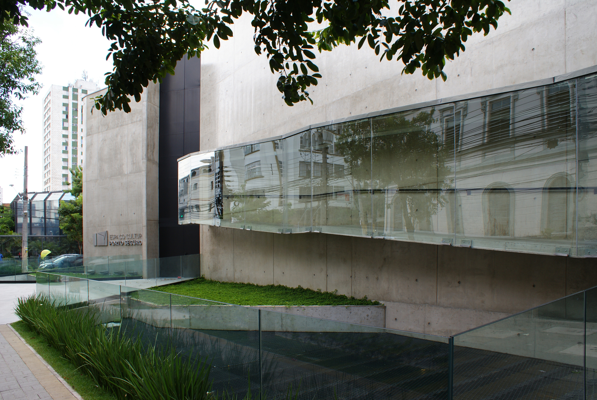 Porto Seguro Cultural Center / Yuri Vital-35