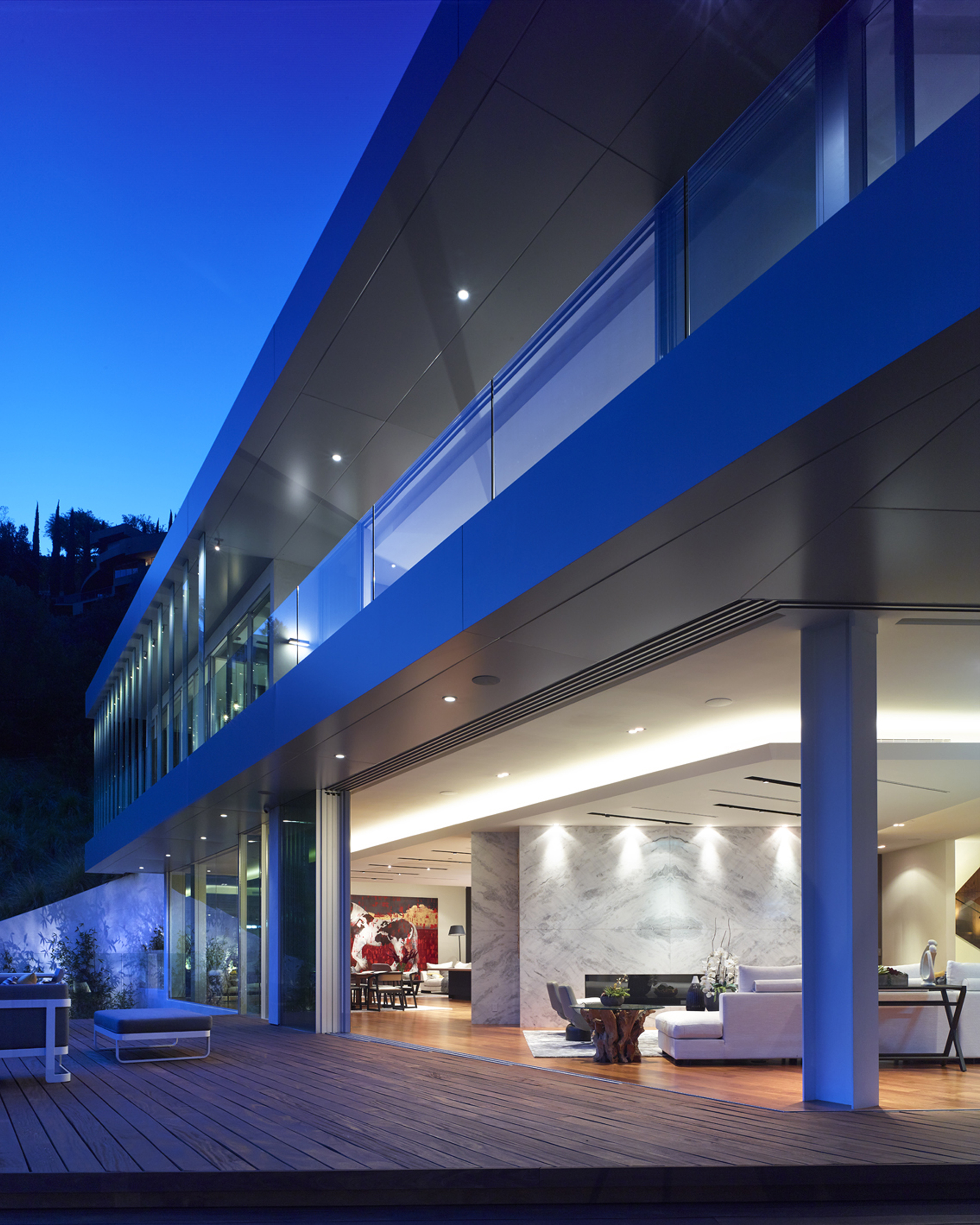 洛杉矶山坡上的浮动金属之家-24