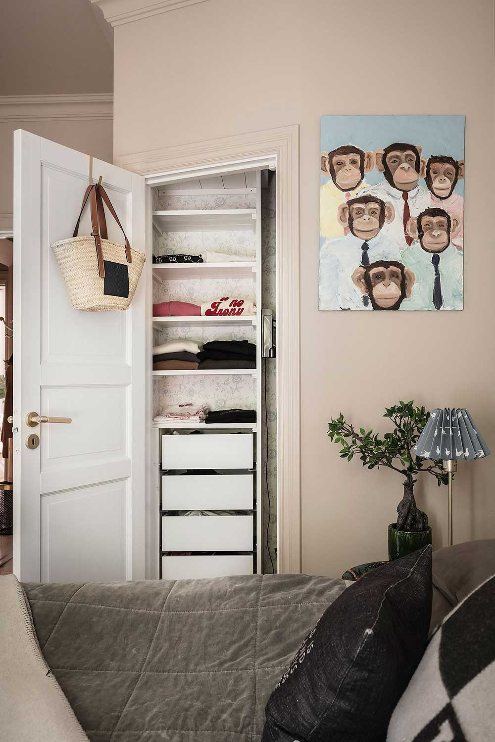 瑞典 48 平米趣味公寓 | 暖色调与幽默壁画完美结合-22