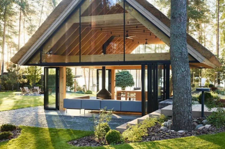 湖边森林中的钢构游泳池房丨立陶宛-34