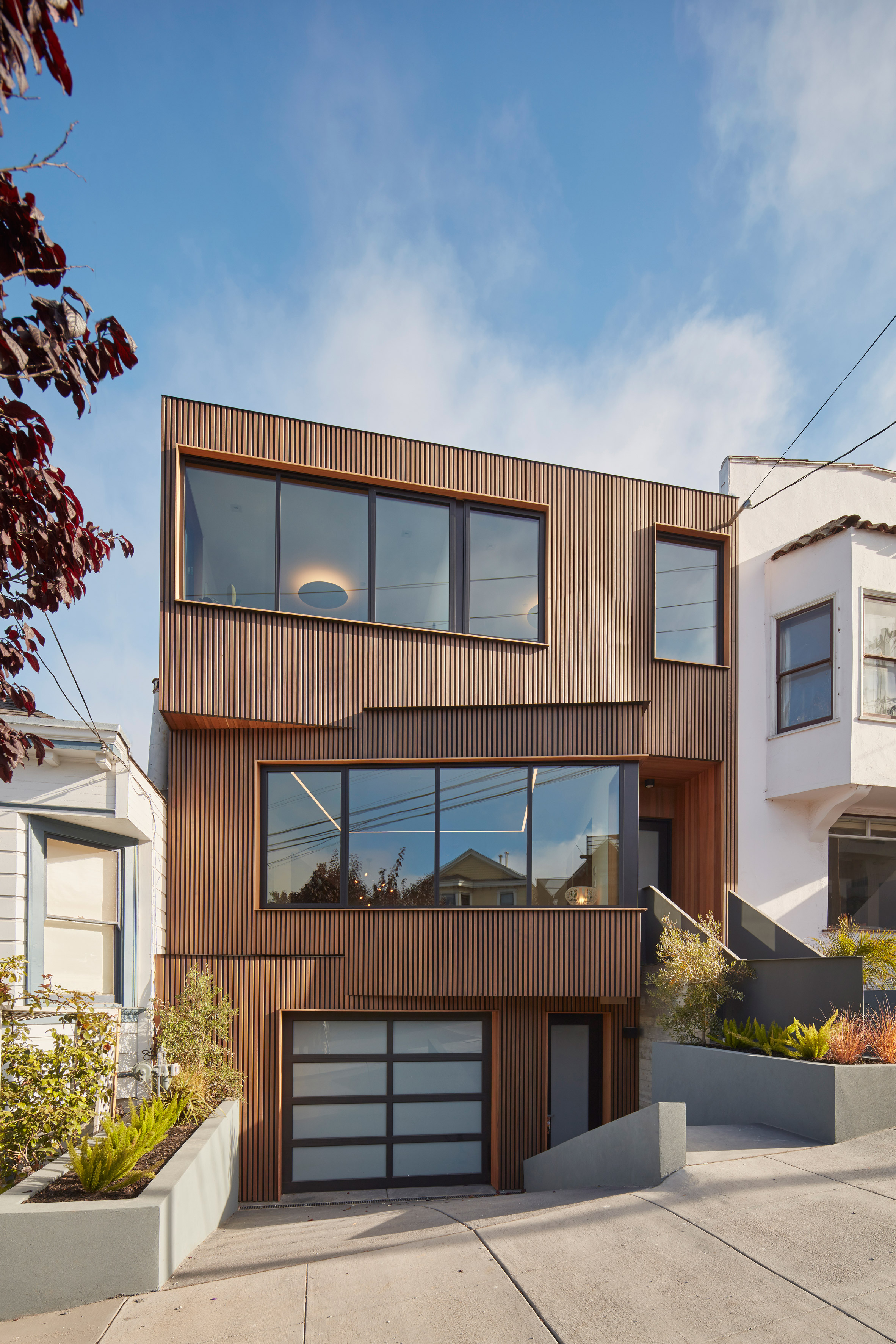 IwamotoScott organises San Francisco home around light-filled stairwell-3