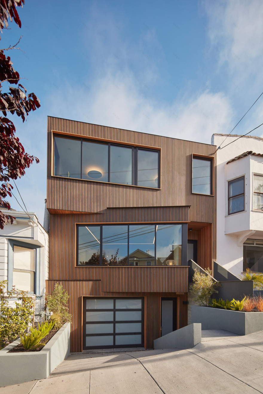 IwamotoScott organises San Francisco home around light-filled stairwell-3