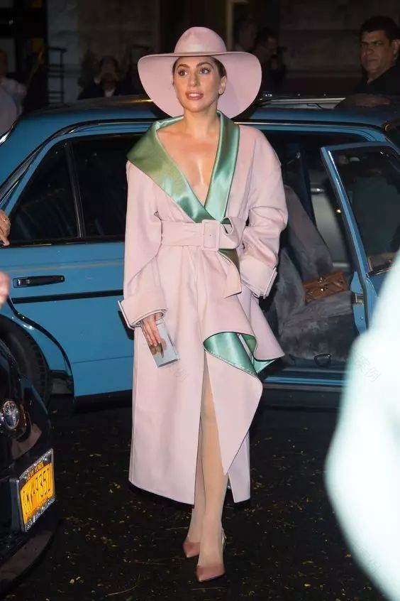 2017 流行色草木绿,这样穿让你远离路人-94