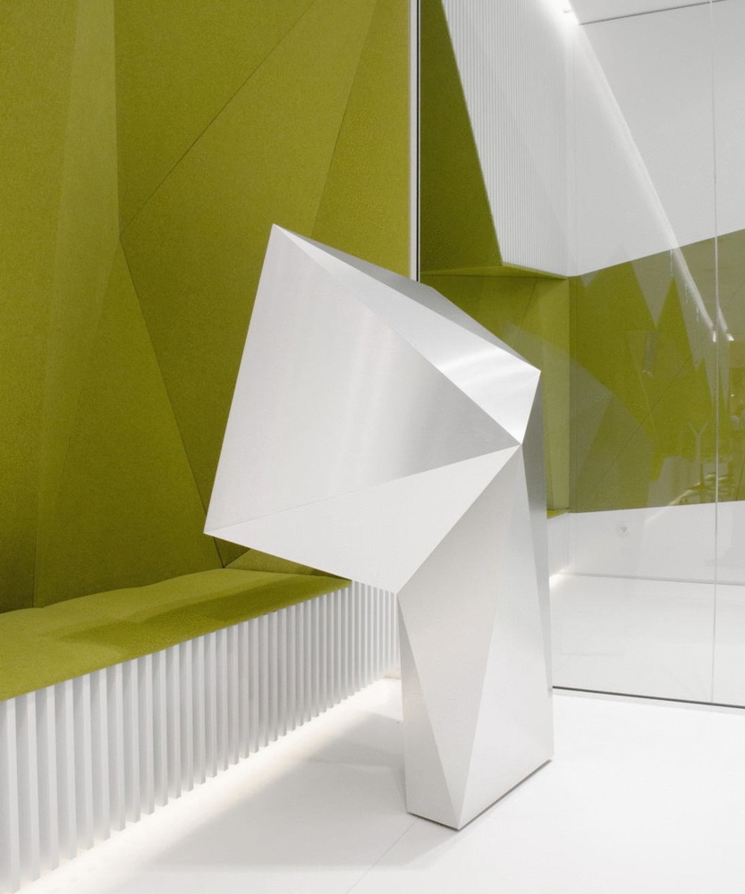 DSK 银行旗舰分行设计,绿色百叶窗与多彩条形打造开放空间-45