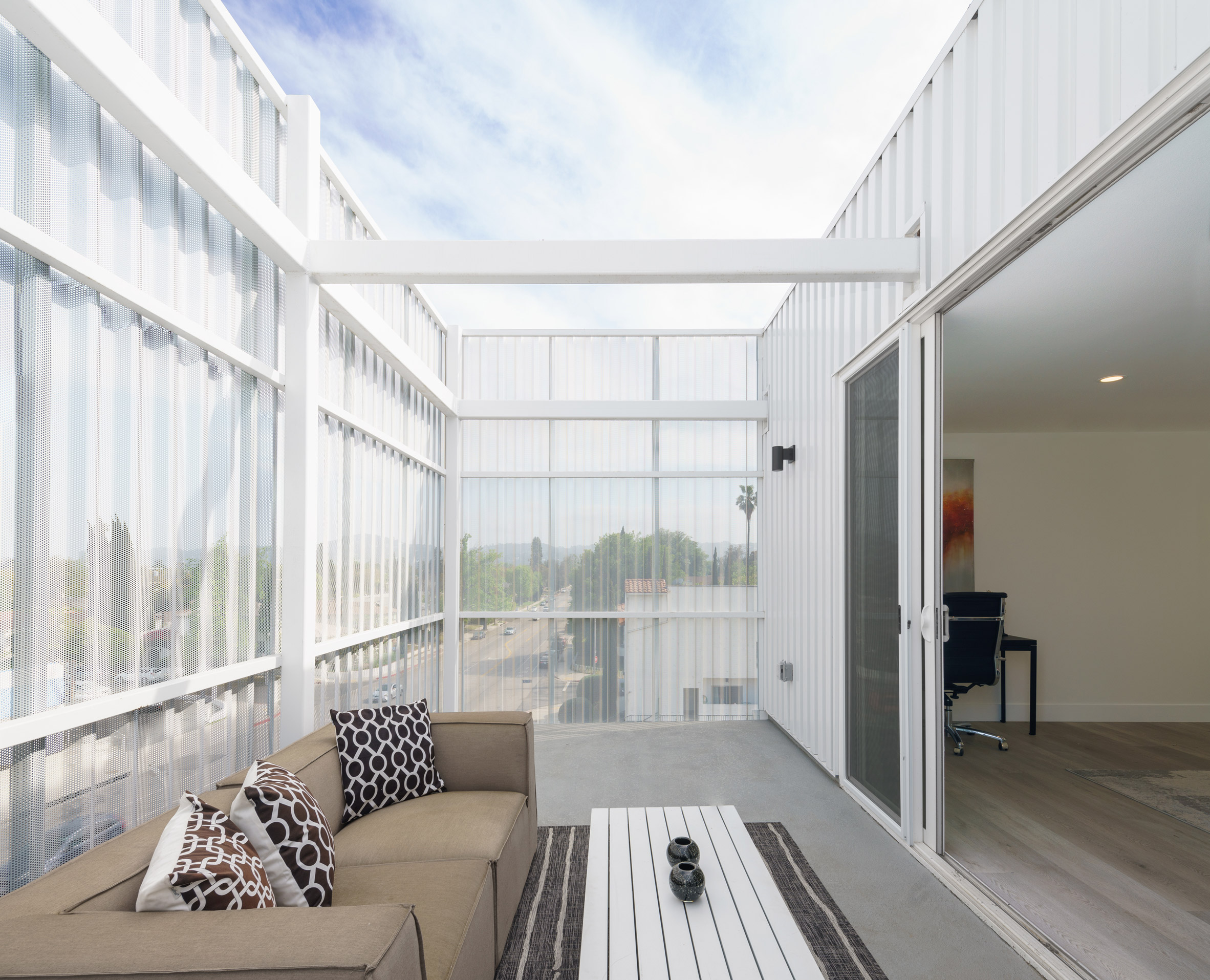 洛杉矶白色曲线公寓楼-19