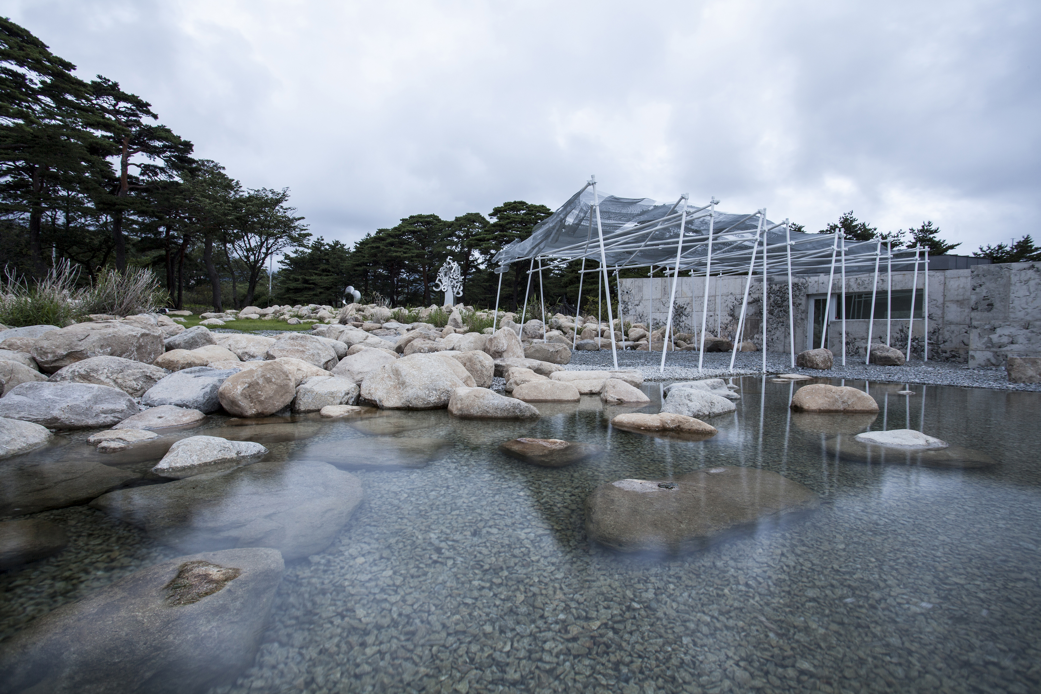 山风松韵的雕塑画廊——韩国 Bauzium 美术馆-27