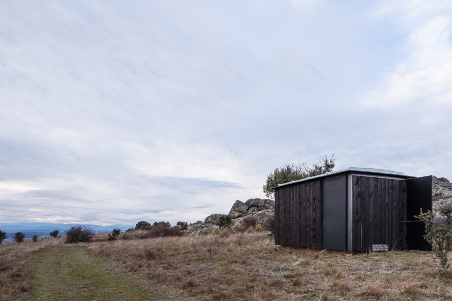 西班牙文化遗址旁的可逆式木钢展馆-52