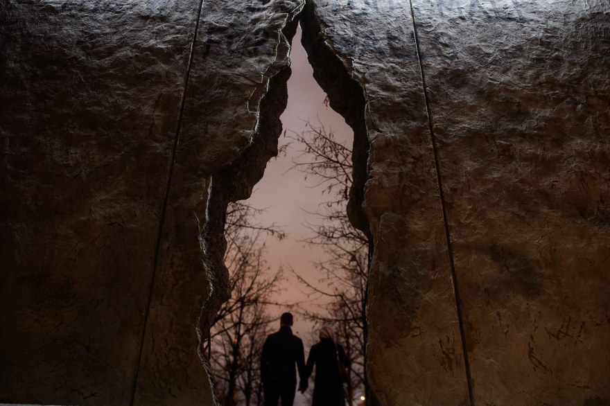 《The Berlin Wall's Crack》(《柏林墙的裂缝》)丨德国-17