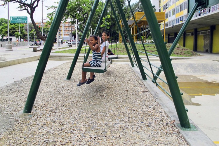 城市便利设施 · 玻利瓦尔大道的社区活力中心-17