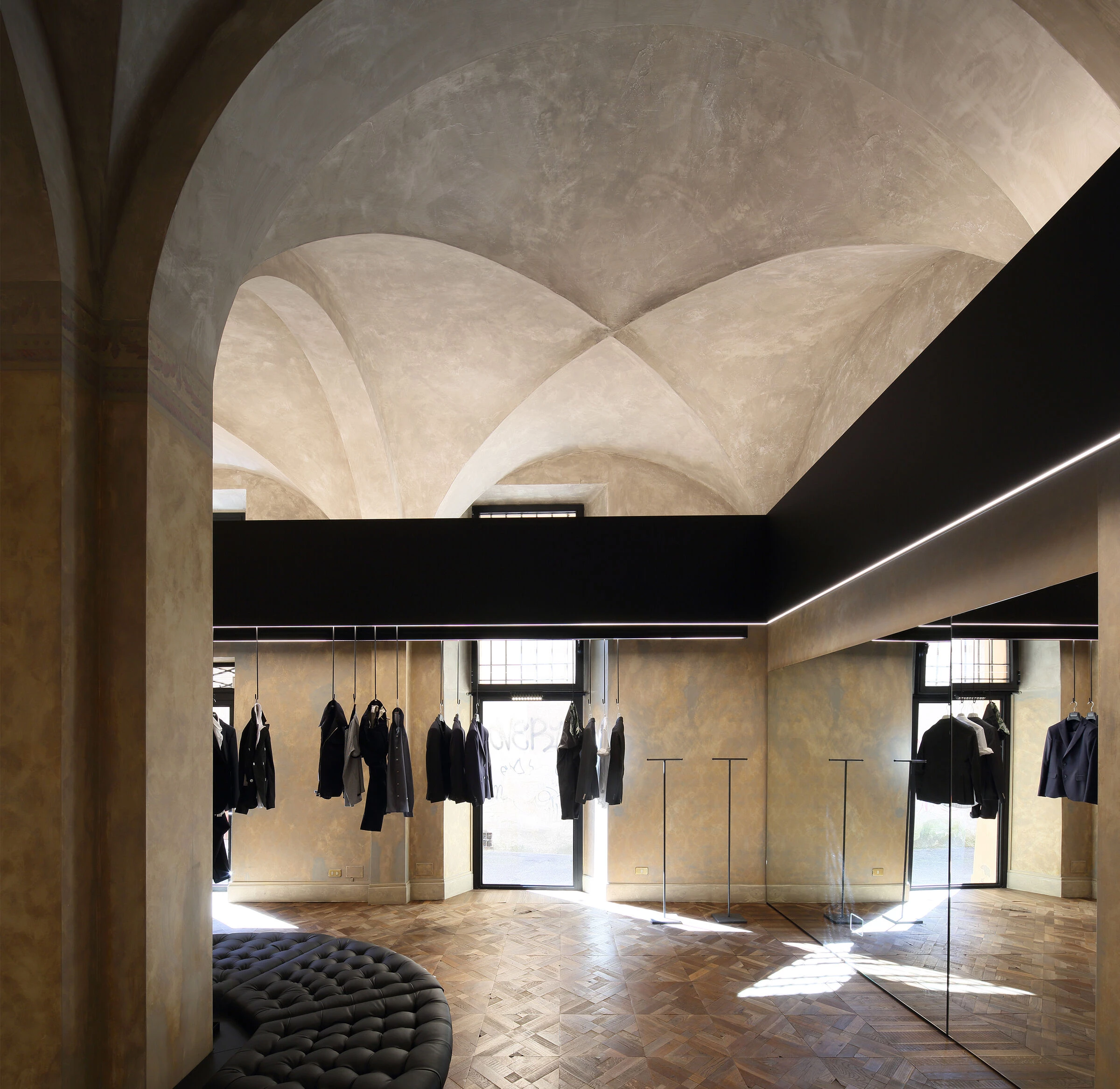 Reggio Emilia 服装店室内设计丨意大利雷焦艾米利亚-7