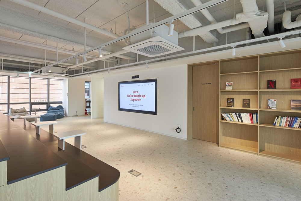 温馨现代的 160 平米创业办公室设计-4