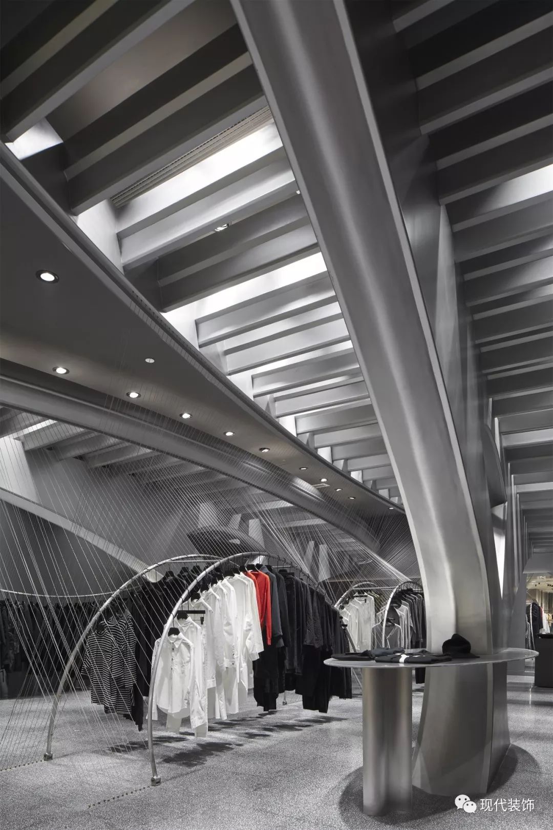 叶梹室内设计 | 充满现代感与未来感的服装体验店！-16