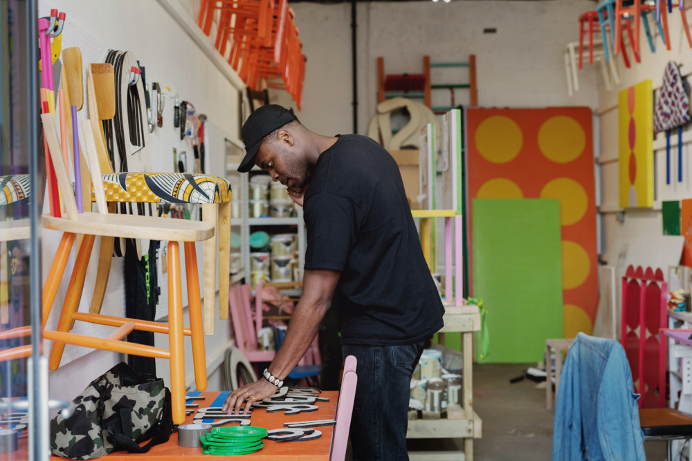 英籍尼日利亚艺术家 Yinka Ilori | 色彩、身份与设计的融合-7