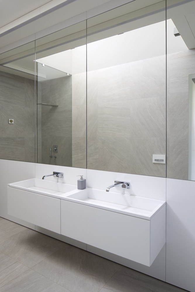 波兰南部森林中的现代简约住宅-59