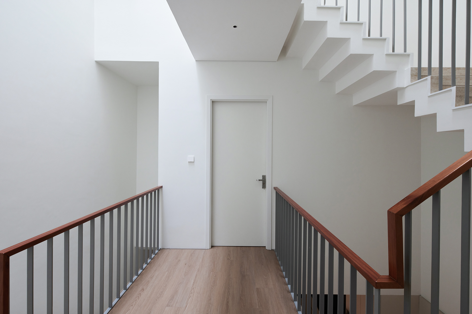 仁义之家;义之家(这里Yen Nghia可能对应越南语的Nhân nghĩa,是仁义的意思,在没有更多背景的情况下推测翻译,Yen Nghia直接音译可成延义等,但音译表意不明确,凭借较常见越南语语义选择意译) 丨越南河内-20