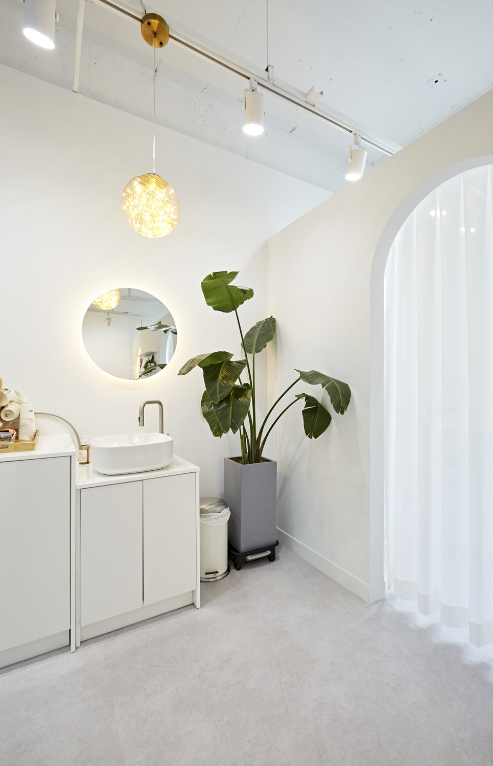 简约白色设计的 13 平小店-14