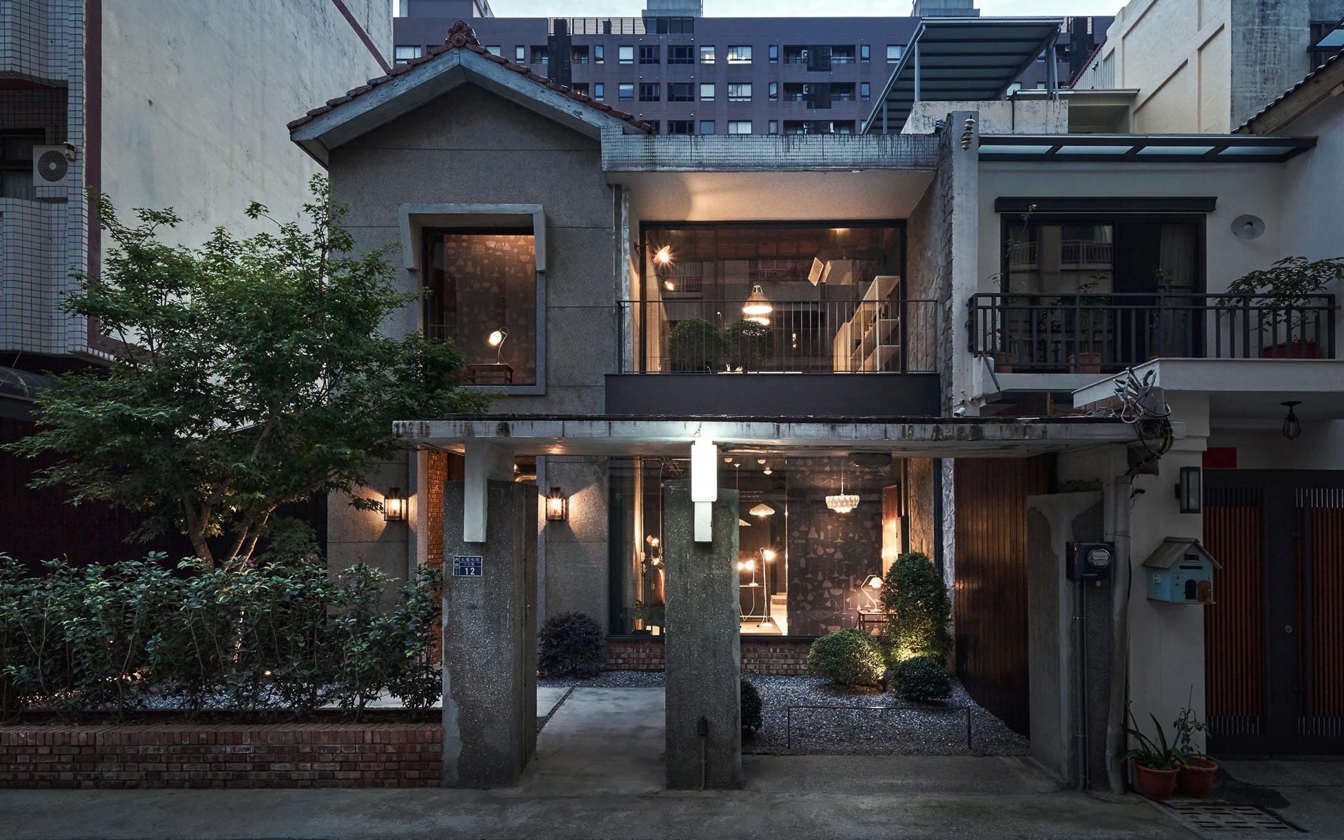 曲徑深處流淌的曖曖微光，宛如博物館的光之藝術：英國燈飾品牌Original BTC 落腳飄散桂花香的台中老宅 — Hey!Cheese-20