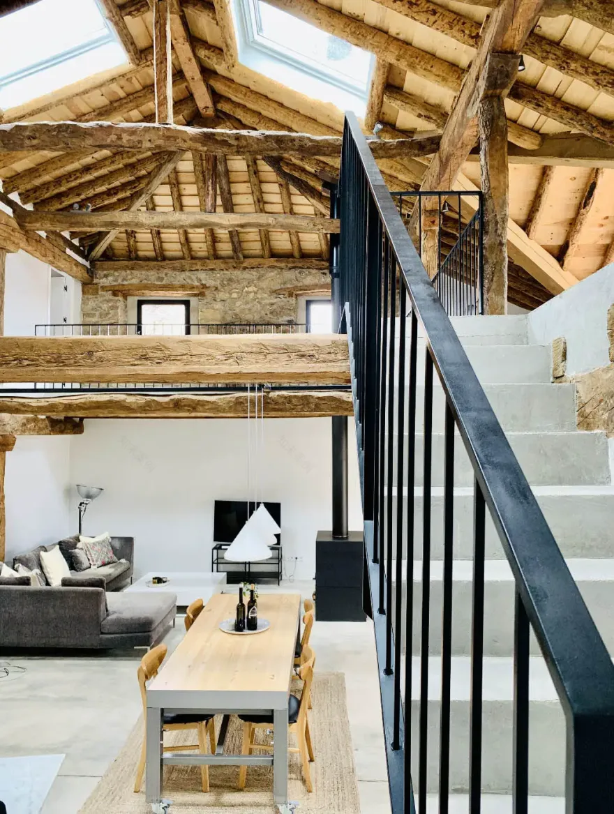 阳光照进历史 | 古老谷仓变身明亮住宅-3