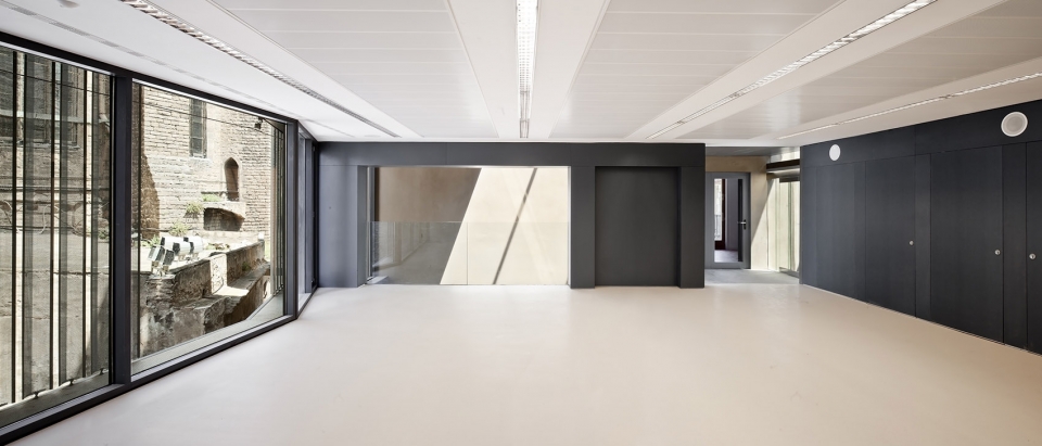 哥特区废墟重生 · 新旧对话的公共空间-42