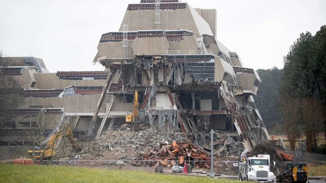 《沙丘》中的粗野主义建筑-73