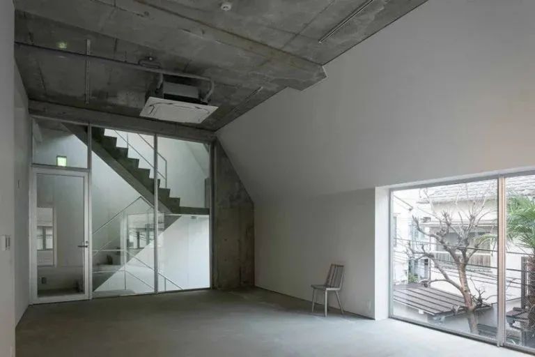 东京红砖双办公楼，绿色与空间的艺术融合-21