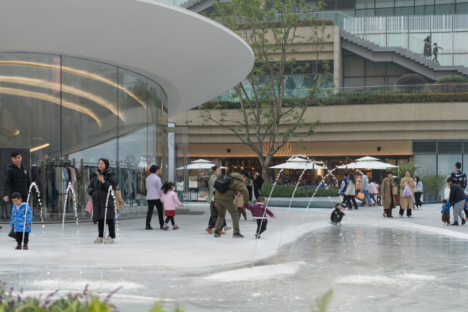 成都万象城公共广场改造设计丨中国成都丨扎哈·哈迪德建筑事务所,FLO景观设计事务所等-94