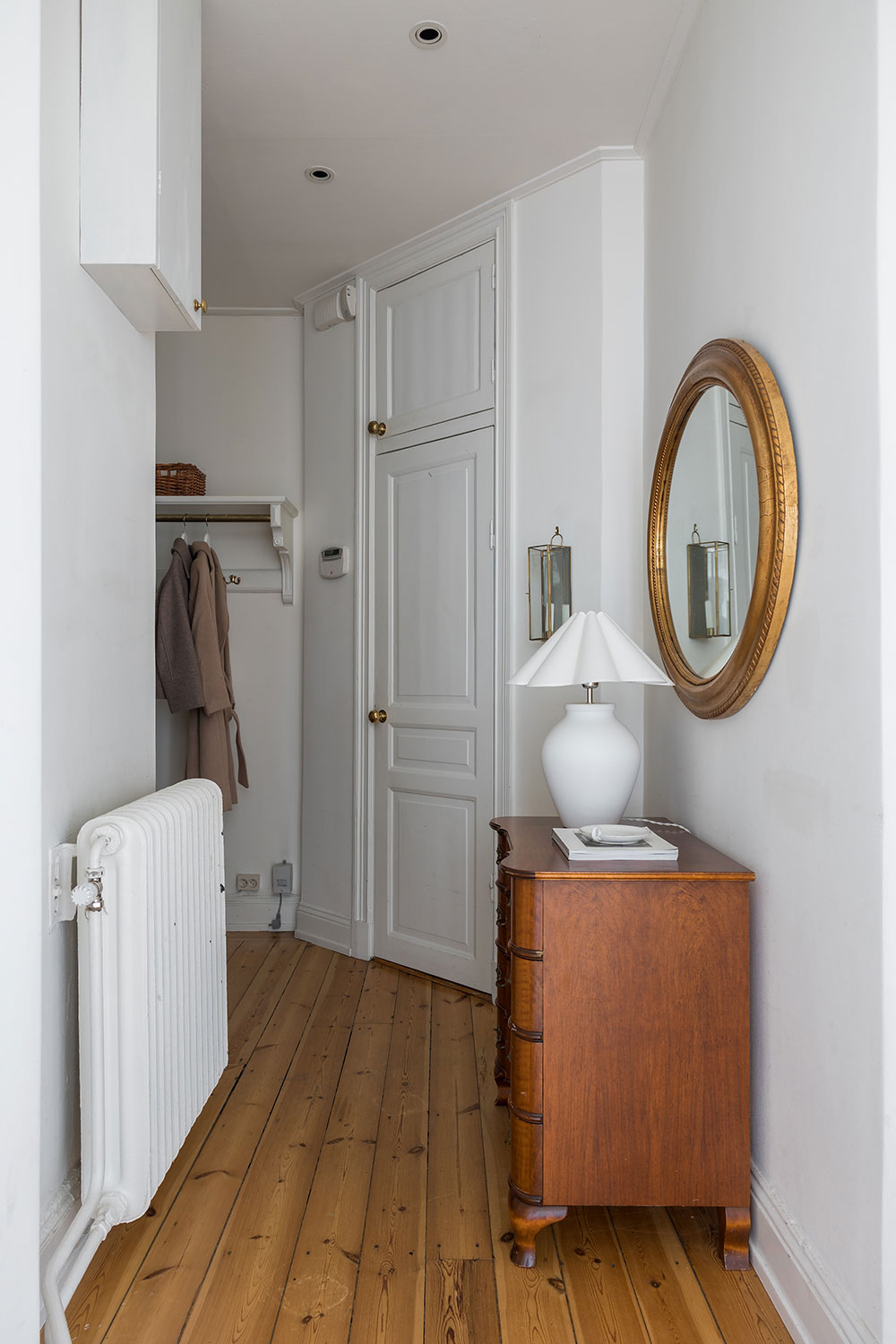 位于斯德哥尔摩带黑白厨房的优雅转角公寓-23