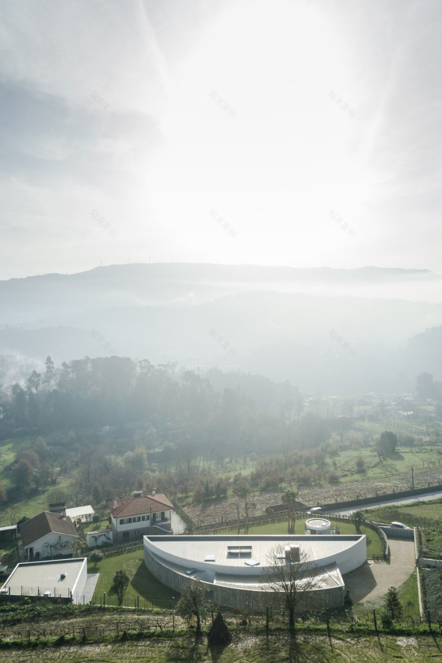 葡萄牙 Arouca 住宅 | 融入自然的"天眼"建筑-31