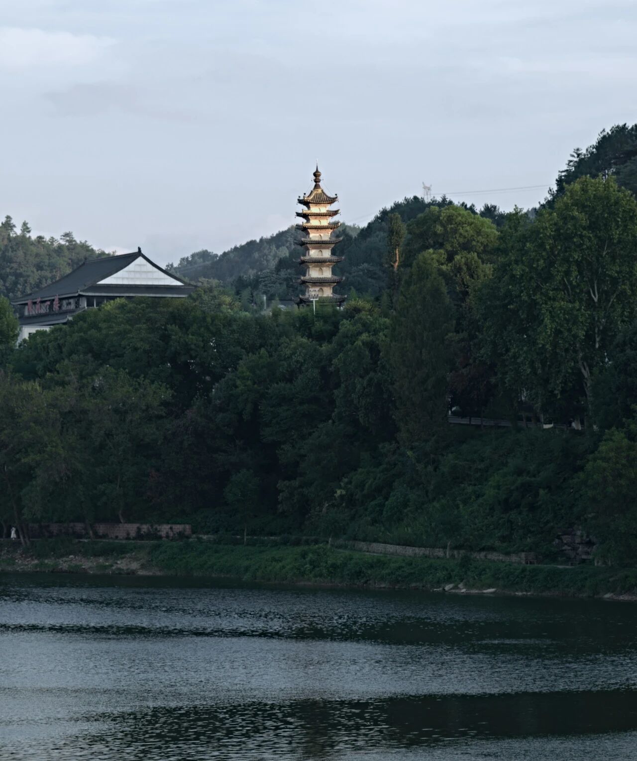 黄山紫阳烟雨度假酒店丨中国安徽丨风合睦晨空间设计-23