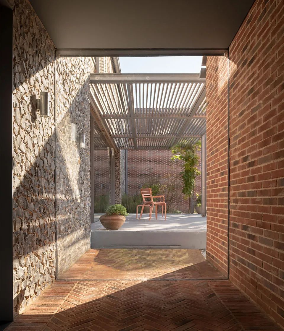 英国麦克莱恩·昆兰建筑公司打造优雅空间-47